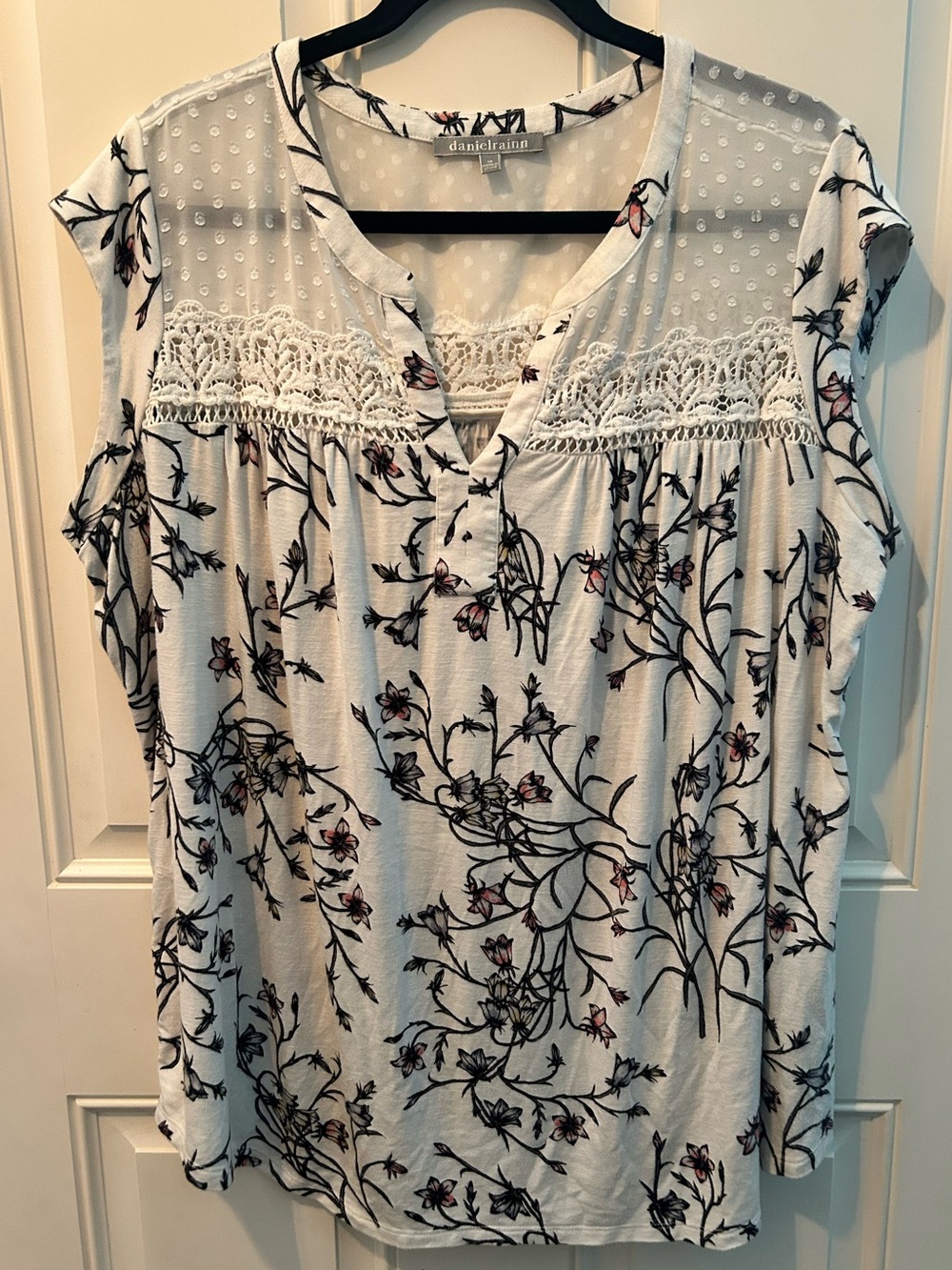Daniel Rainn White Floral Lace Yoke Sleeveless Top
